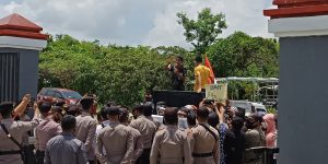 Masyarakat Bajo Demo di  DPRD Butur