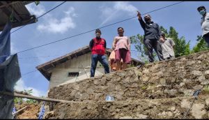 DPRD Kendari Reses, Temukan Rumah Warga Hampir Tertimbun Tanah