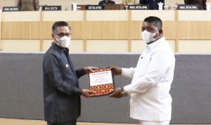 Sulkarnain : 2021 APBD Kota Kendari untuk Pendapatan Daerah Rp1,5 triliun – Pemkot Kendari Serahkan Rancangan APBD Kota Kendari 2021