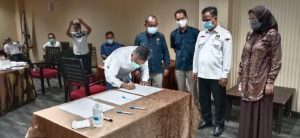 Tandatangani Pakta Integritas yang digelar KPK,  Surunuddin Berharap Pilkada Konsel Berjalan Lancar