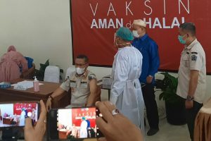 Sulkarnain Ajak Masyarakat Kota Kendari  Untuk Ikuti Program Vaksinasi Covid-19