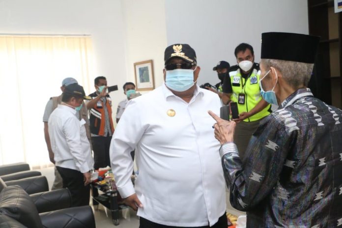 Hari Kedua Gubernur Ali Mazi Tinjau Lokasi Pembuatan Patung Pahlawan Nasional Sultan Himayatuddin