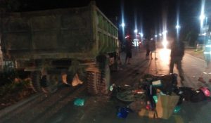 Motor Tabrak Mobil   Berhenti Tiba-tiba  di Jalan