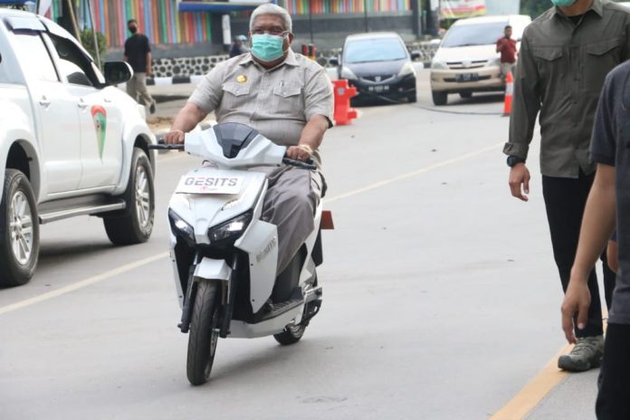 Gubernur Luncurkan Sepeda Motor Listrik di Sultra