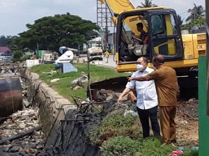 Andi Sulolipu Pantau Langsung Proses Pembersihan TPI Kendari