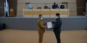 Wali Kota Kendari Serahkan Dokumen Raperda APBD Perubahan Tahun 2021