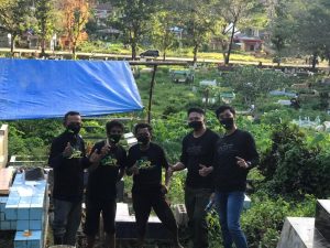 Di Momen HUT RI, Relawan ASR Berbagi kepada Penggali Kubur