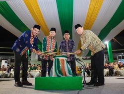 Gubernur Sultra dan Direktur Jenderal Bimas Islam Kemenag Menabuh Dimba Sebagai Tanda Dimulainya STQH XXVIII 2025 di Sultra.