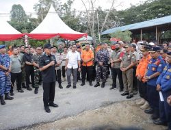 Gubernur Andi Sumangerukka Memimpin Apel l Kesiapsiagaan Bencana Alam Sekaligus Membuka Posko Terpadu Pengamanan Natal 2025 dan Tahun Baru 2026 (Nataru) di Lapangan Kantor BPBD Sultra